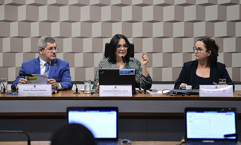 Damares Alves preside comissão que analisa projeto sobre cristianismo (Foto: Pedro França/Agência Senado)