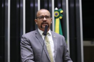Deputado Sargento Gonçalves alega que proibição do consumo ajuda no combate ao tráfico de drogas (Foto: Zeca Ribeiro/Agência Câmara)