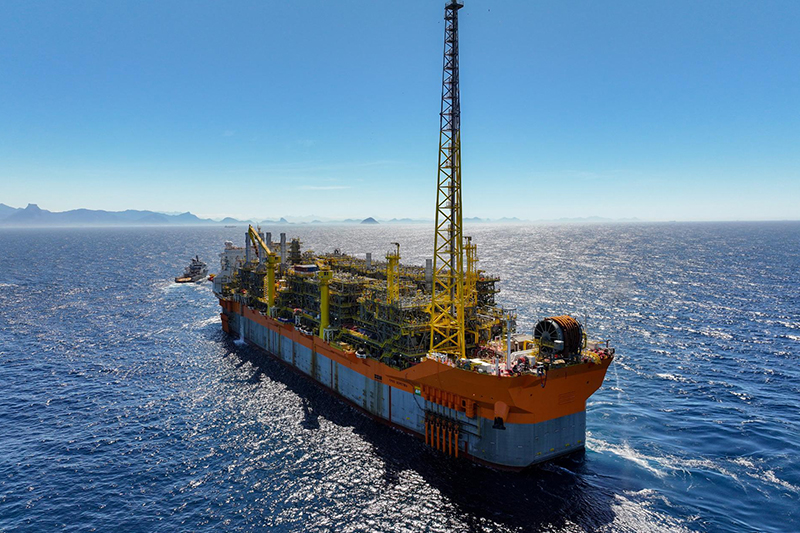 Navio plataforma da Petrobras: lucro da petrolífera foi menor em 2023 (Foto: Agência Petrobras/Divulgação)