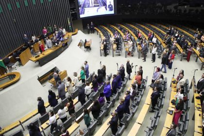 Plenário da Câmara: parlamentares defendem novo PL sobre bons pagadores (Foto: Mario Agra/Agência Câmara)
