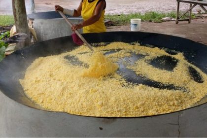 Produção de farinha (Foto: Divulgação/Adaf)
