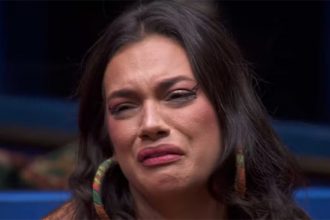 Alane chorou ao ser eliminada do BBB 24 (Imagem: Globoplay/Reprodução)