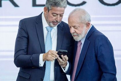 Arthur Lira e o presidente Lula: deputado diz que na Câmara, cenário é a favor do presidente (Foto: Joédson Alves/ABr)