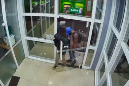 Câmera de segurança registrou ação dos suspeitos no banco (Imagem: Divulgação/PC-AM)