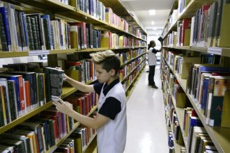 Lei institui procedimentos para melhorar bibliotecas nas escolas (Foto: Roque de Sá/Agência Senado)