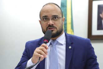 Deputado Capitão Aldem alega que projeto não pretende legitimar crimes (Foto: Bruno Spada/Agência Câmara)