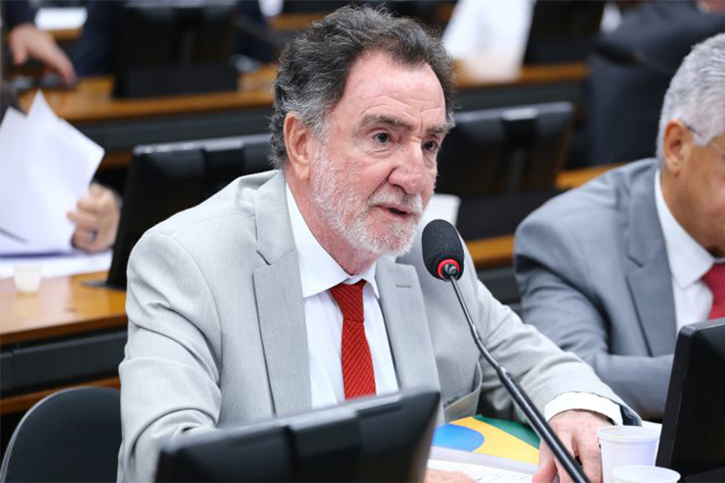 Deputado Patrus Ananias é autor do projeto de lei que pune discriminação contra pobres (Foto: Vinicius Loures/Agência Câmara)
