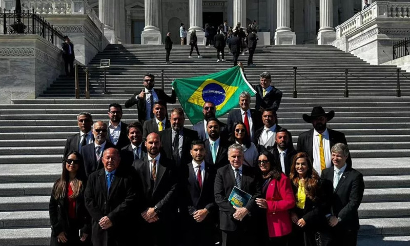 Eduardo Bolsonaro com parlamentares e bolsonaristas brasileiros nos EUA: articulação contra o Brasil (Foto: Eduardo Bolsonaro/Instagram)