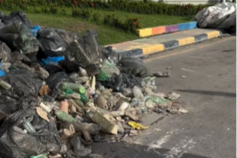 Lixo deixado por Amom Mandel na entrada de aterro sanitário gerou briga política (Imagem: Instagram/Reprodução)