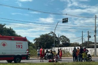 Homem foi atropelado enquanto tentava atravessar a avenida (Foto: Divulgação /rede social)