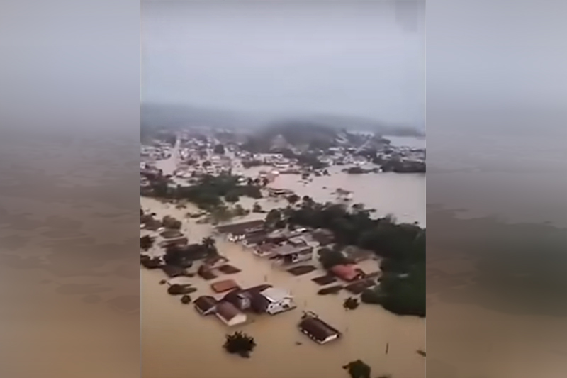 Bairros inteiros foram alagados com subida do nível dos rios causado por chuvas intensas (Imagem: YouTube/Reprodução)