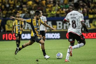 Flamengo superou o Amazonas em Manaus e se classificou na Copa do Brasil (Foto: João Normando/AMFC)