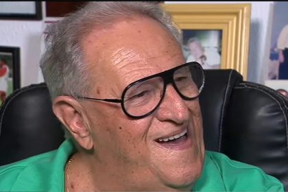 Washington Rodrigues, o Apolinho, travava um câncer e morreu nesta quarta-feira (Imagem: YouTube/Reprodução)