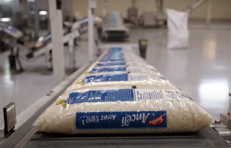 Beneficiamento de arroz: empresas do setor afirmam que estoque está normal (Imagem: YouTube/Reprodução)