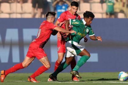 Endrick foi bem marcado e não teve chance de gol (Foto Cesar Greco/Palmeiras/by Canon)