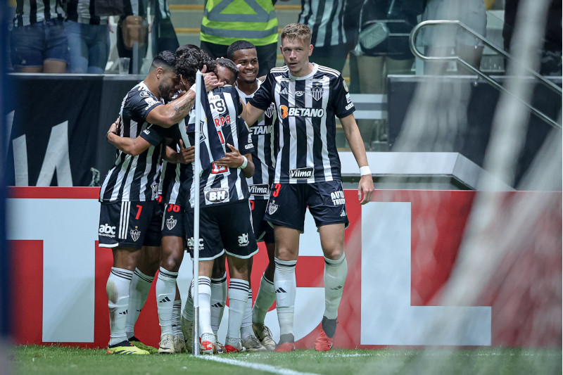 Jogadores do Atlético comemoram gol: classificação em primeiro na Libertadores (Foto Pedro Souza/AM Galo)
