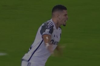 Paulinho festeja gol que garantiu vitória e classificação do Atlético-MG (Imagem: YouTube/Reprodução)