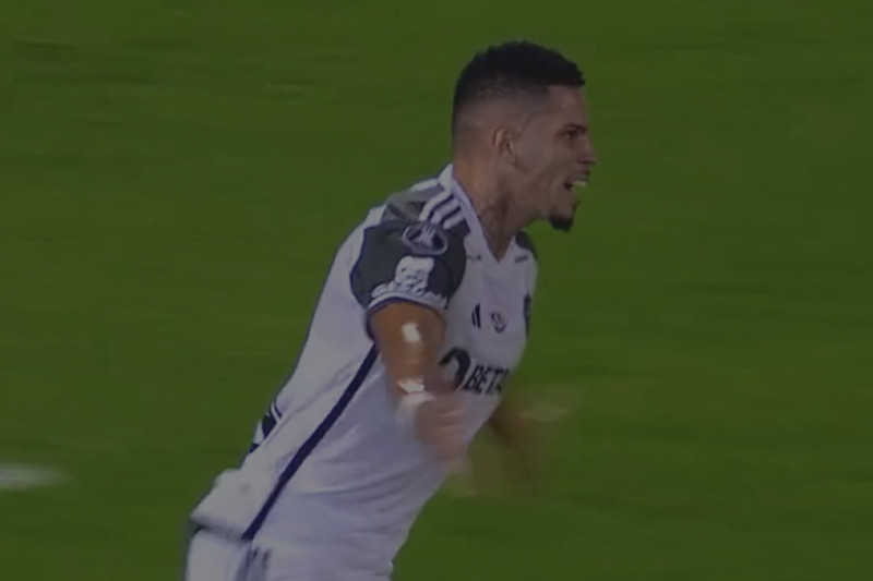 Paulinho festeja gol que garantiu vitória e classificação do Atlético-MG (Imagem: YouTube/Reprodução)