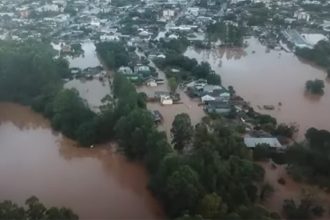 Chuva intensa causou elevação do nível dos rios e alagações no Rio Grande do Sul (Imagem: Band/YouTube/Reprodução)