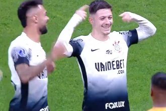 Rodrigo Garro, de falta, abriu o marcador na vitória do Corinthians (Imagem: ESPN/YouTube/Reprodução)