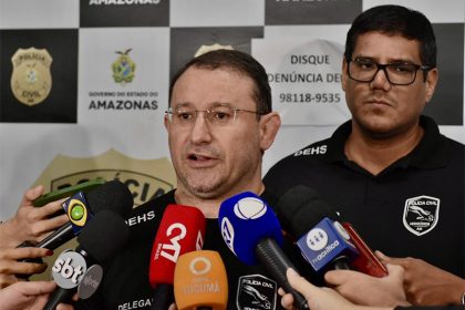 Delegado Danniel Antony disse que vítima foi vigiada pelos suspeitos de homicídio para planejar o ataque (Foto: Erlon Rodrigues/PC-AM)