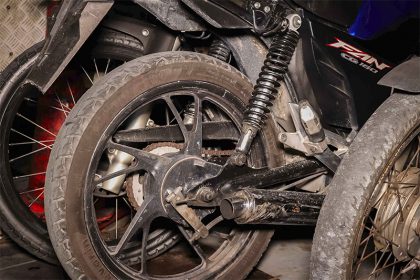 Motocicletas irregulares estavam com descarga sem o abafador (Foto: Detran-AM/Divulgação)