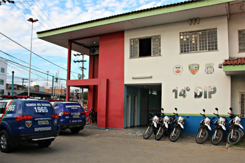 Policiais militares e guarda municipal estão presos no 14º DIP (Foto: PC-AM/Divulgação)