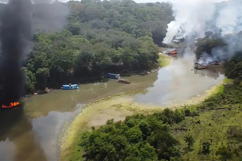 Rio na Amaznia poludo pela atividade de garimpo ilegal: instituto vai estudar contaminao por mercrio (Foto: Polcia Federal/Divulgao)