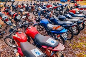 Motocicletas que estão disponíveis para o leilão (Foto: Divulgação/PRF-AM)