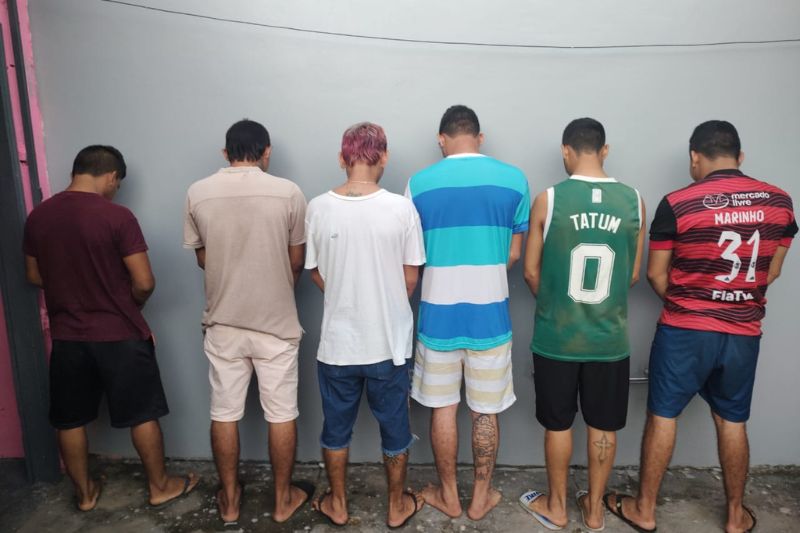 Suspeitos de tráfico presos: jovens na economia do crime e sujeitos a "carreira" curta (Foto: PCAM/Divulgação)