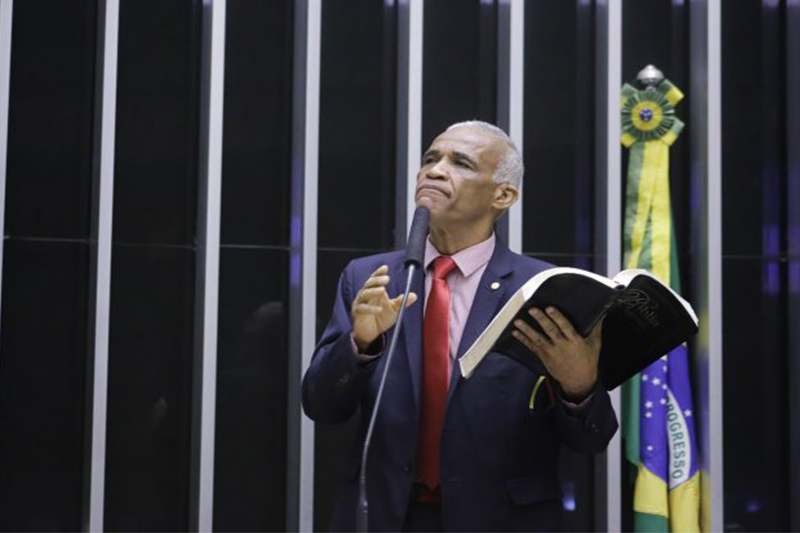 Deputado Pastor Sargento Isidório quer proibir simulação de sexo em shows (Foto: Paulo Sérgio/Agência Cãmara)