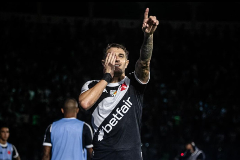 Vegetti fez o gol da vitória do Vasco sobre o Vitória, neste domingo (Foto: Leandro Amorim/Vasco)