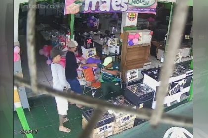 Câmera de segurança registrou momento da morte de funcionário da Apa Móveis (Imagem: Câmera de Segurança/Reprodução)