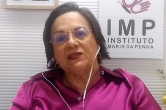Ativista Maria da Penha foi ameaçada e entrou para programa de proteção (Imagem: YouTube/Reprodução)
