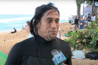 Tamayo Perry é respeito e muito querido pelos habitantes do Havaí (Foto: Notícias KHON2/YouTube)