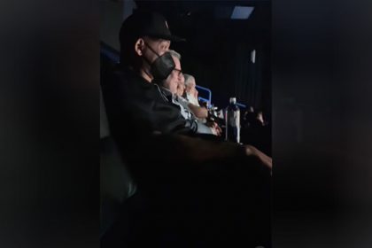 Will Smith usou máscara e boné ao assistir filme dele mesmo (Imagem: Instagram/Reprodução)