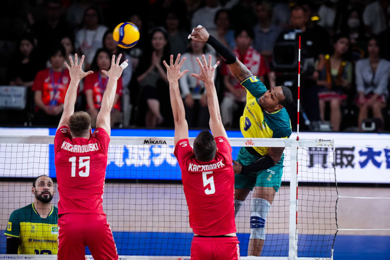 Leal foi o destaque do Brasil no triunfo sobre a Polônia (Foto: Volleyball World/Divulgação)