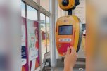 Passageiro de ônibus em Manaus pode pagar a passagem com cartão de crédito ou débito (Imagem: Instagram/Reprodução)