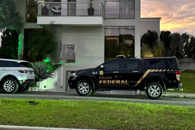 Agentes federais estiveram na casa de Braguinha no início da manhã desta quarta-feira (Foto: Redes sociais/Reprodução)