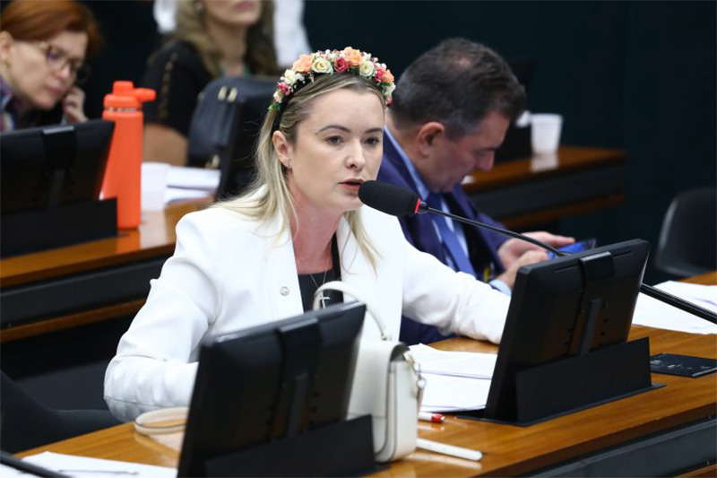 Deputada Julia Zanatta quer suspender nota técnica sobre vacinação de crianças (Foto: Vinicius Loures/Agência Câmara)