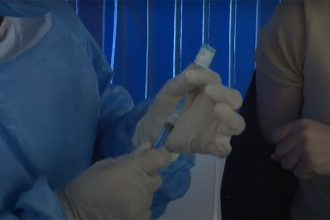 Finlândia começará a vacinar população contra a gripe aviária (Imagem: YouTube/Reprodução)