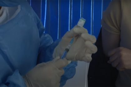 Finlândia começará a vacinar população contra a gripe aviária (Imagem: YouTube/Reprodução)