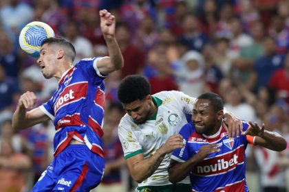Jogadores do Fortaleza ganharam mais disputas de bola e venceram o jogo em casa (Foto: Cesar Greco/Palmeiras/by Canon)