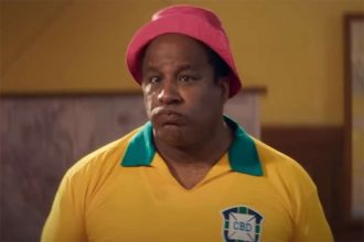 Aílton Graça como Mussum; filme concorre em 12 categorias ao Prêmio do Cinema Brasileiro (Imagem: YouTube/Reprodução)