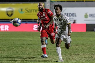 Ênio fez boas jogadas, mas não conseguiu convertê-las em gol (Foto: João Normando/AMFC)