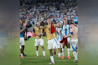 Jogadores argentinos comemoraram vitória e classificação (Foto: instagram.com/copaamericaeng)