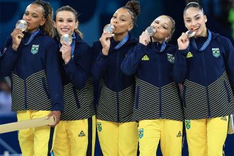 Atletas da ginástica olímpica conquistam bronze inédito em Paris (Foto: Ricardo Bufolin/CBG/Divulgação)