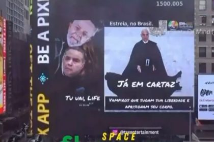Painel na Times Square exibe meme com Lula, Moraes e Barroso (Imagem: X/Reprodução)