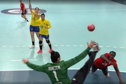 Goleira Gabi Moreschi fechou o gol do Brasil na vitória contra a Espanha (Imagem: Globoplay/YouTube/Reprodução)