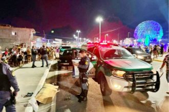 Momento em que a polícia militar isola o local onde 'Pezão' foi morto (Foto: Divulgação/Redes sociais)